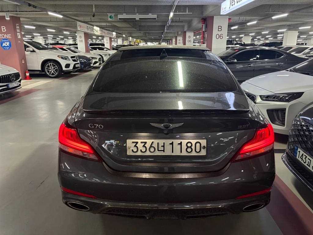 Genesis G70 - Vista 4