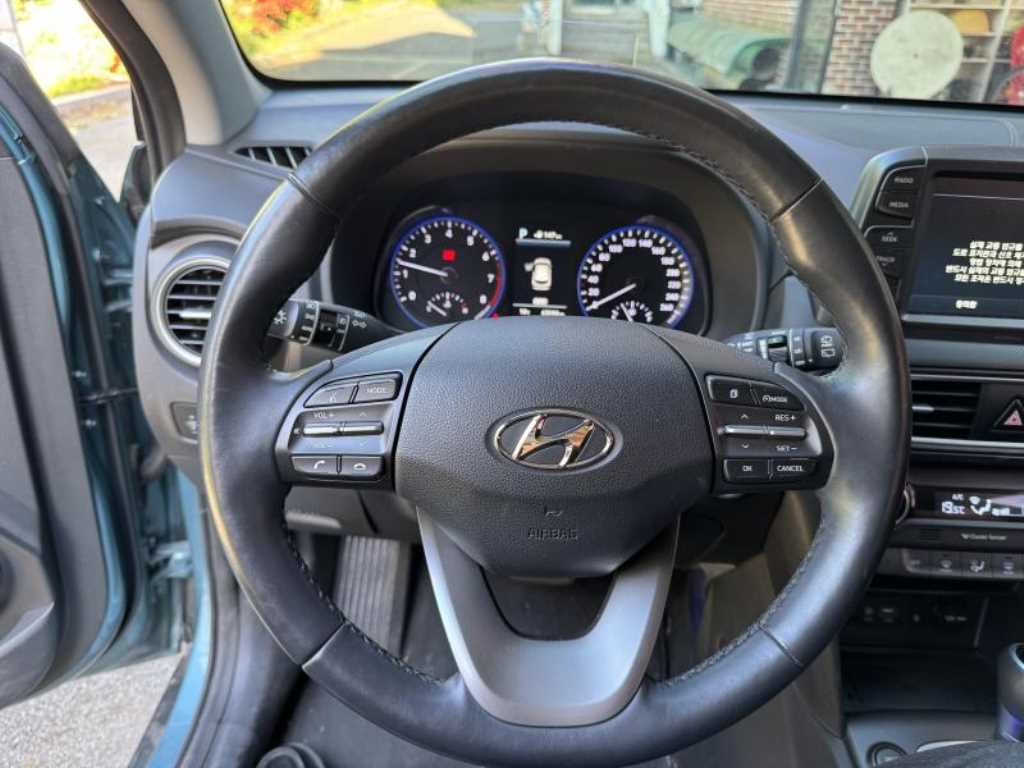 HYUNDAI Kona - Vista 10