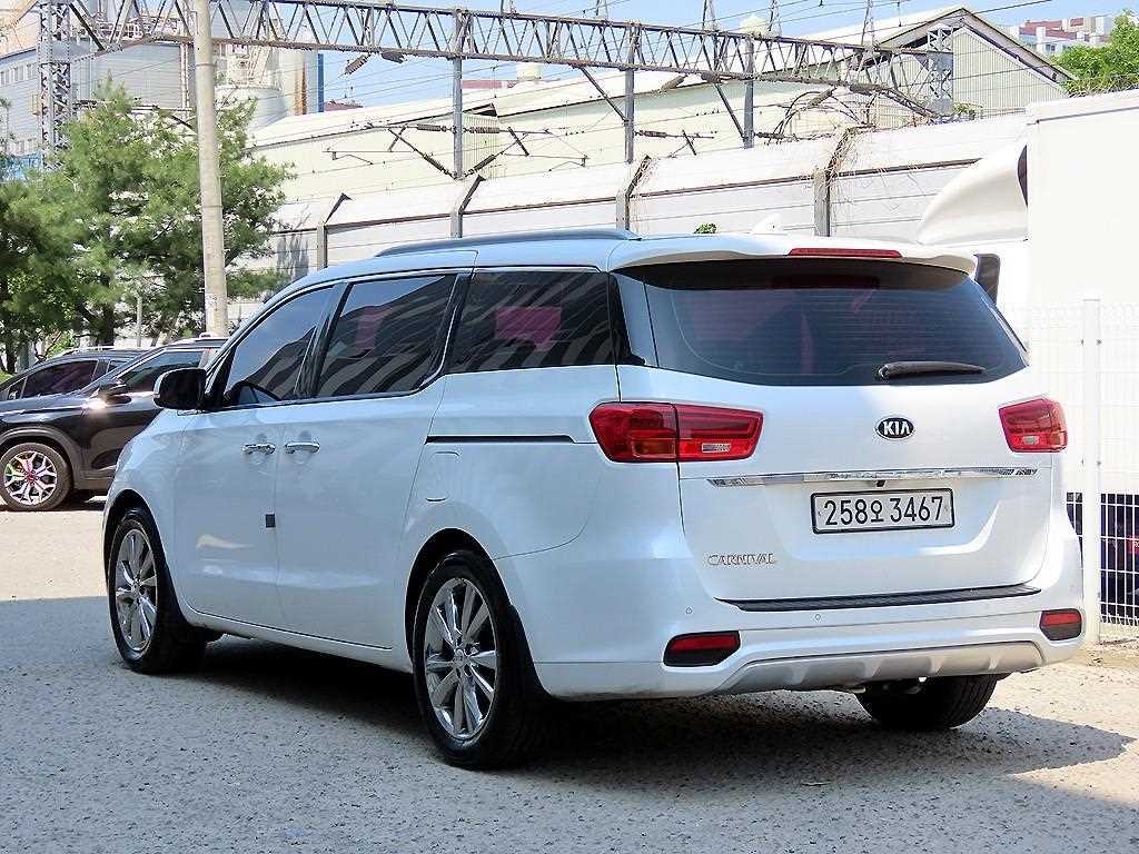 KIA Carnival - Vista 3