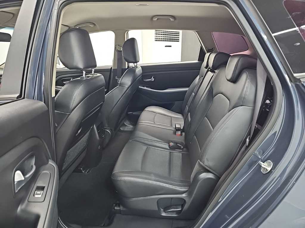 KIA Carens - Vista 12