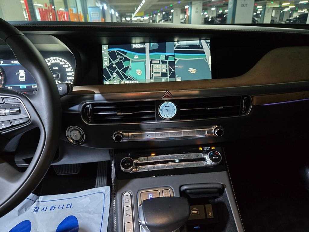 Genesis G90 - Vista 12