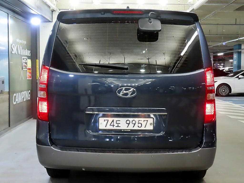 HYUNDAI Starex - Vista 5