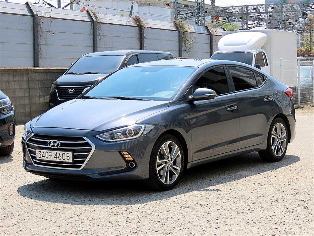 HYUNDAI Avante - Vista 2