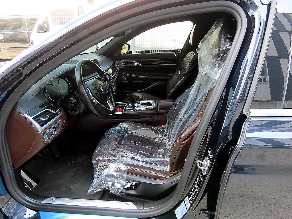 BMW 7 Series - Vista 5