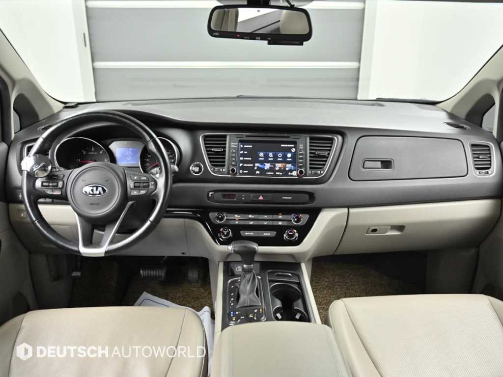 KIA Carnival - Vista 7