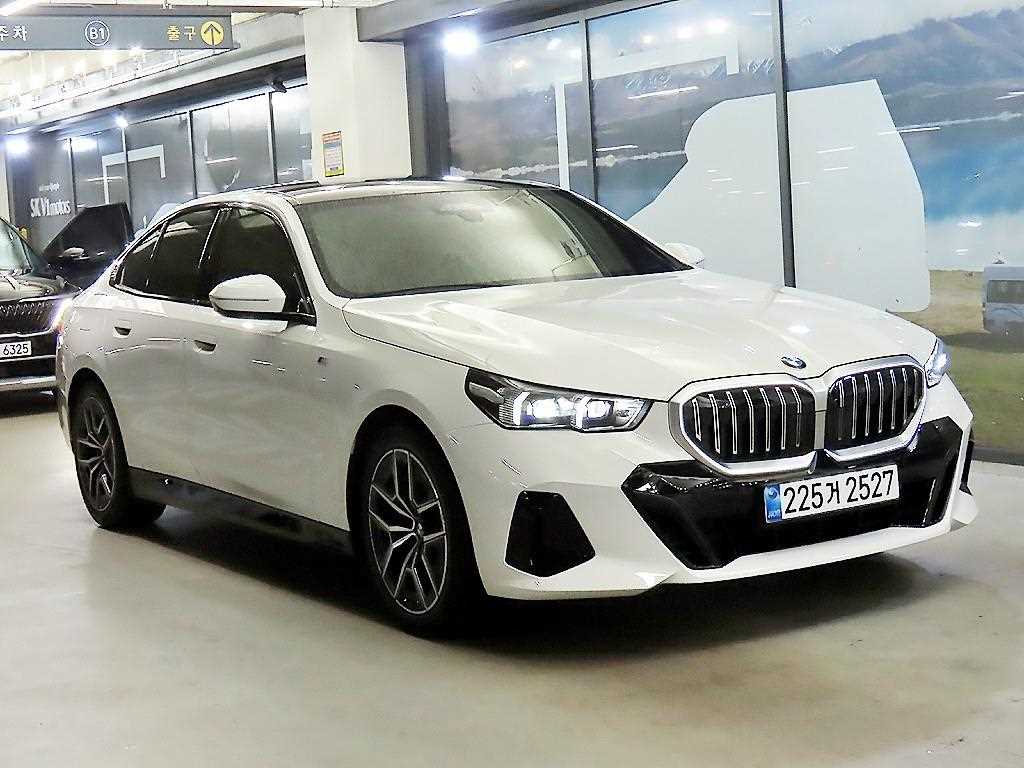 BMW 5 Series 2025 Blanco - Importación desde Corea - HF Imports Iquique - Foto 1