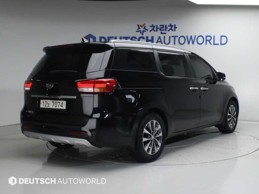 KIA Carnival - Vista 3