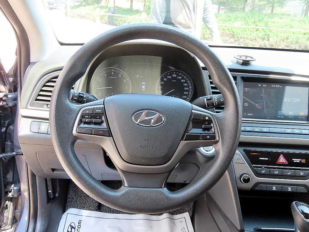 HYUNDAI Avante - Vista 8