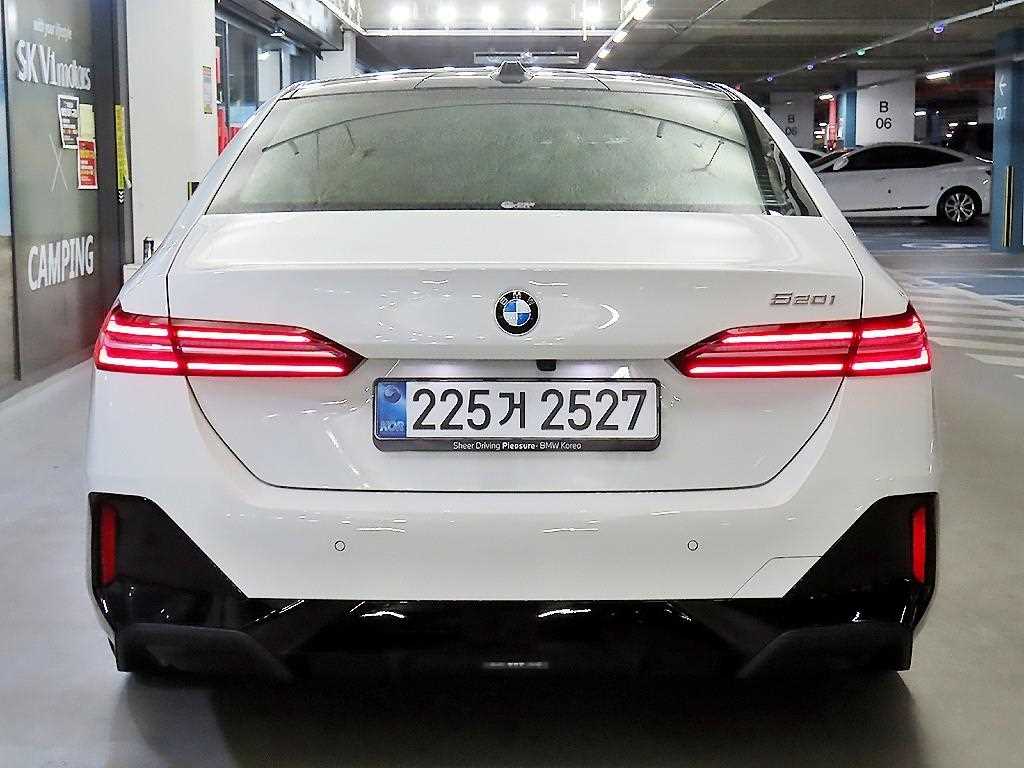BMW 5 Series - Vista 5