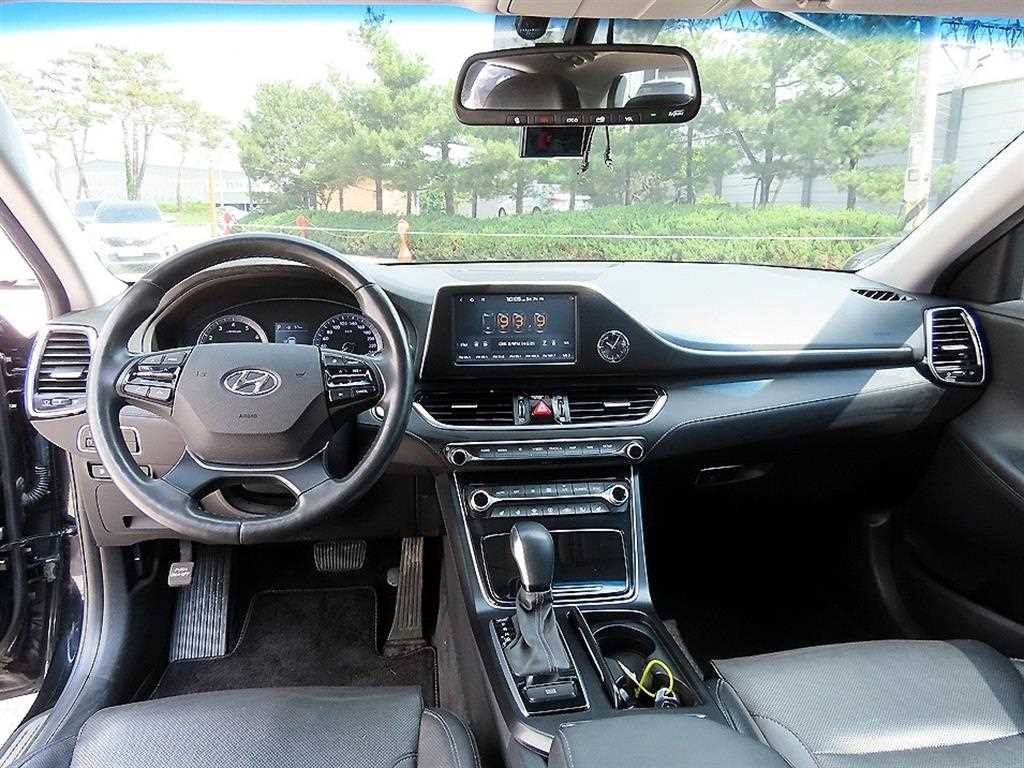 HYUNDAI Grandeur - Vista 7