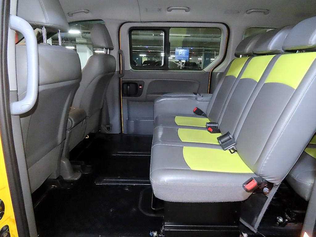HYUNDAI Starex - Vista 7