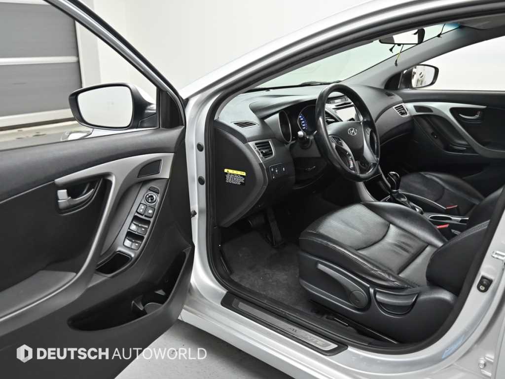 HYUNDAI Avante - Vista 11