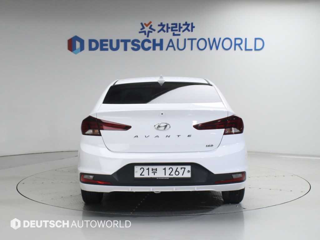 HYUNDAI Avante - Vista 4