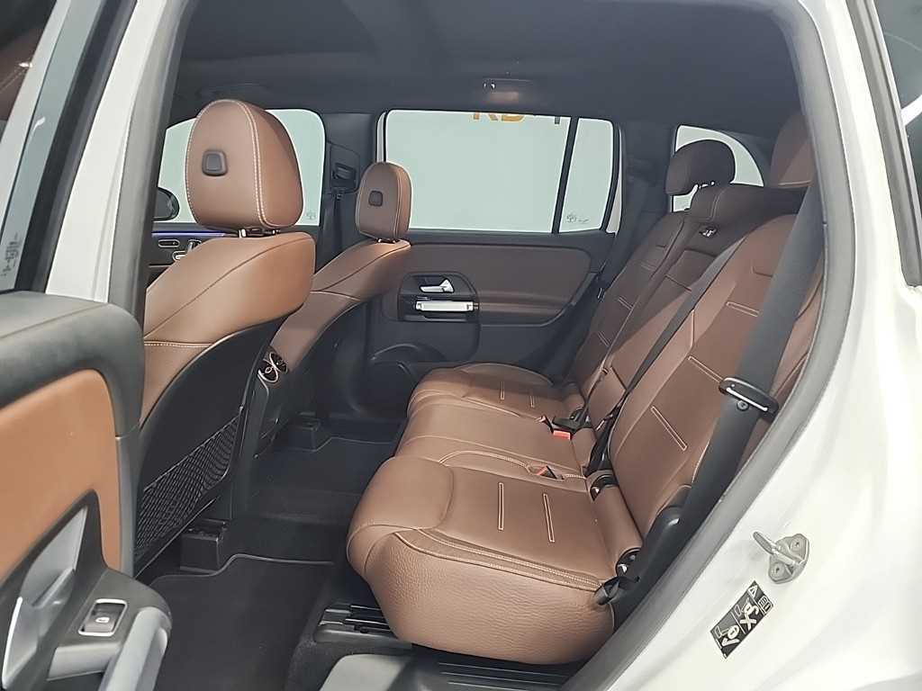 Mercedes Benz GLB Class - Vista 12