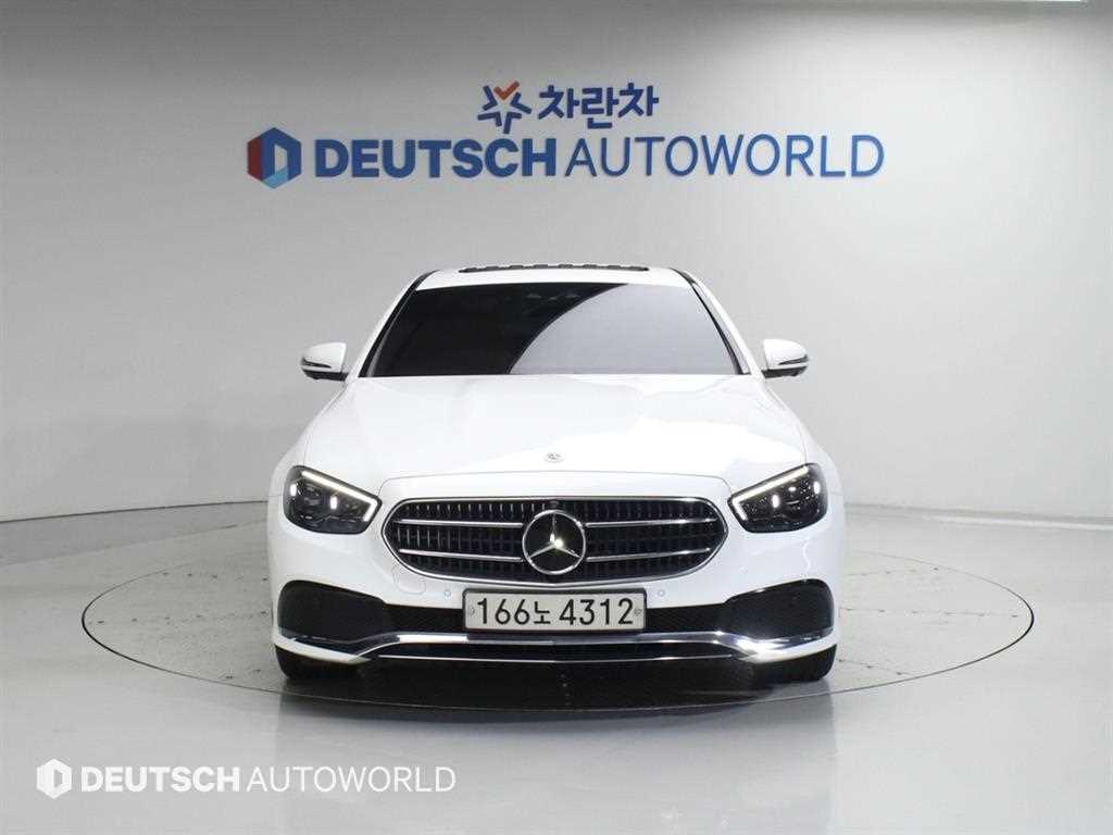 Mercedes Benz E class - Vista 3