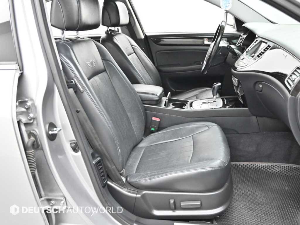 HYUNDAI Genesis - Vista 10