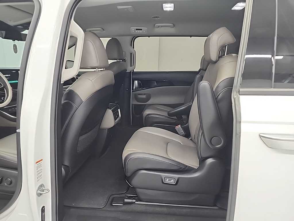 KIA Carnival - Vista 12