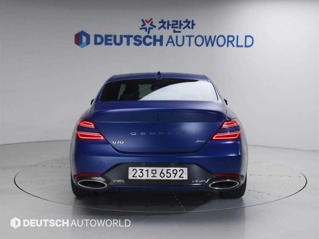 Genesis G70 - Vista 4