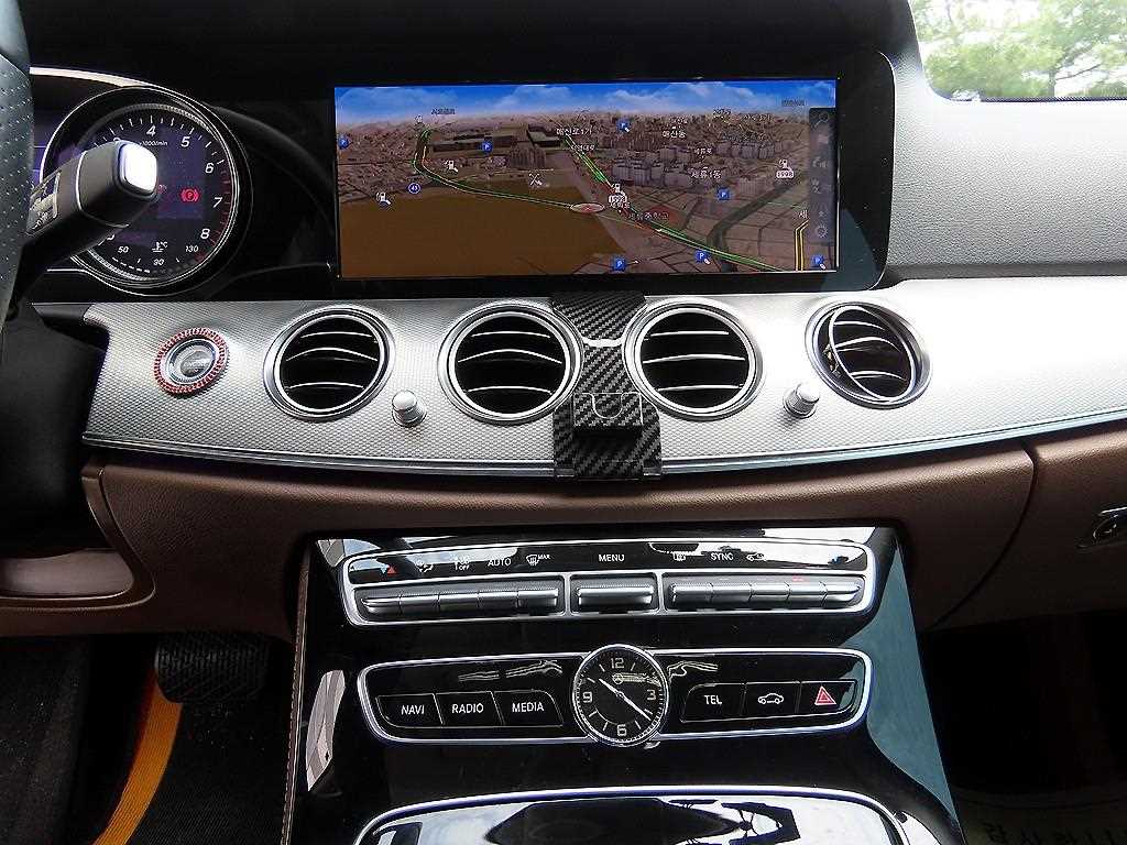 Mercedes Benz E class - Vista 12