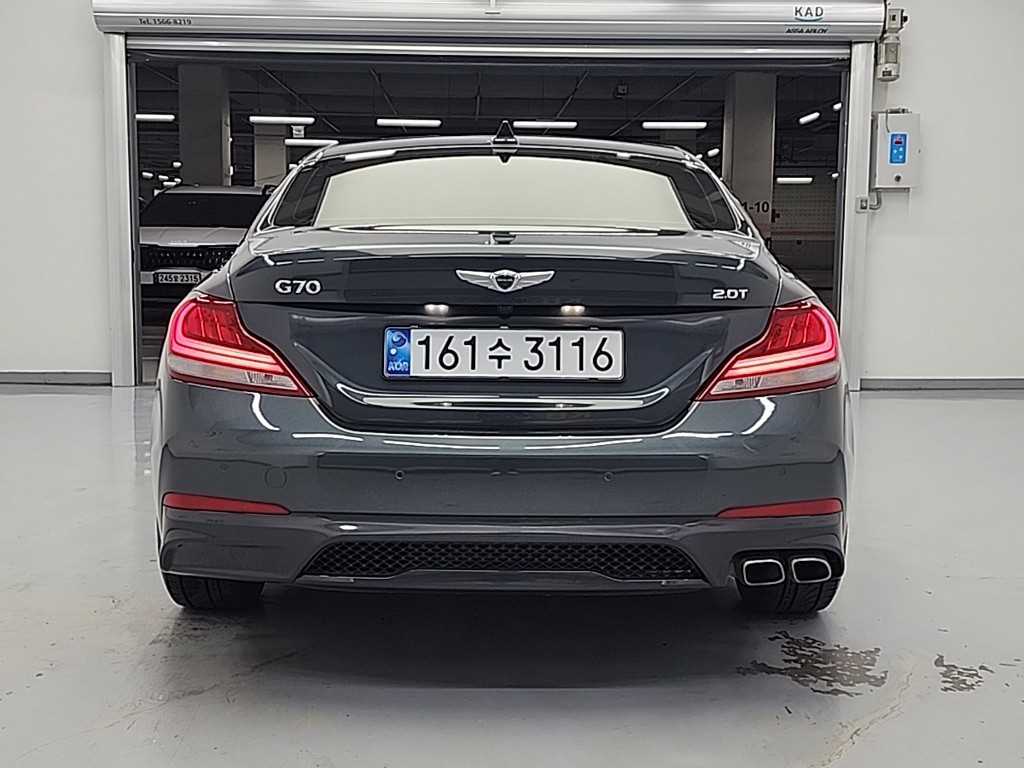 Genesis G70 - Vista 3