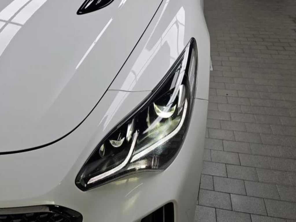 KIA Stinger - Vista 6