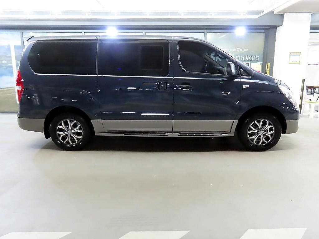 HYUNDAI Starex - Vista 3