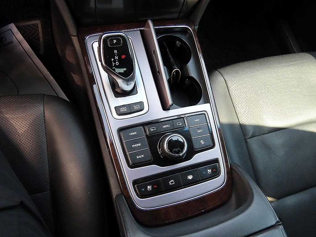 HYUNDAI Equus - Vista 11