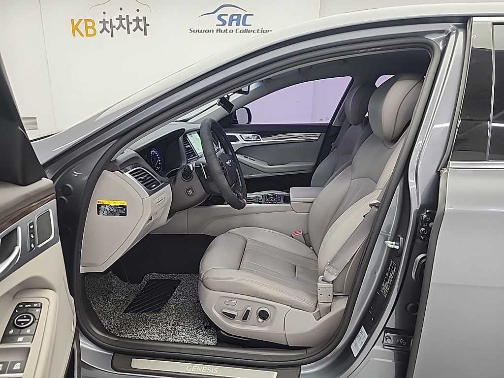 HYUNDAI Genesis - Vista 11