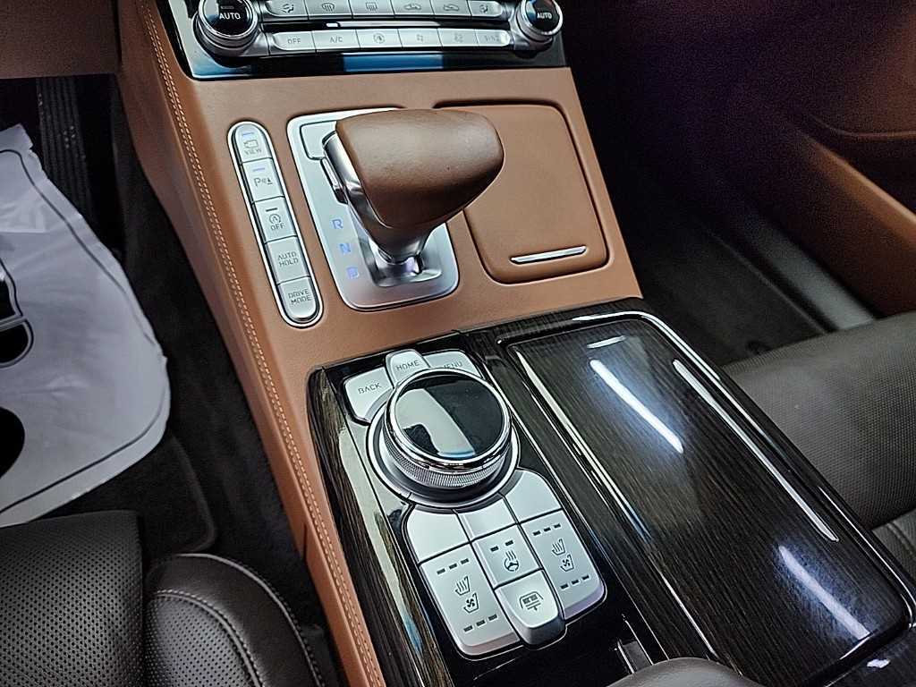 Genesis G90 - Vista 8