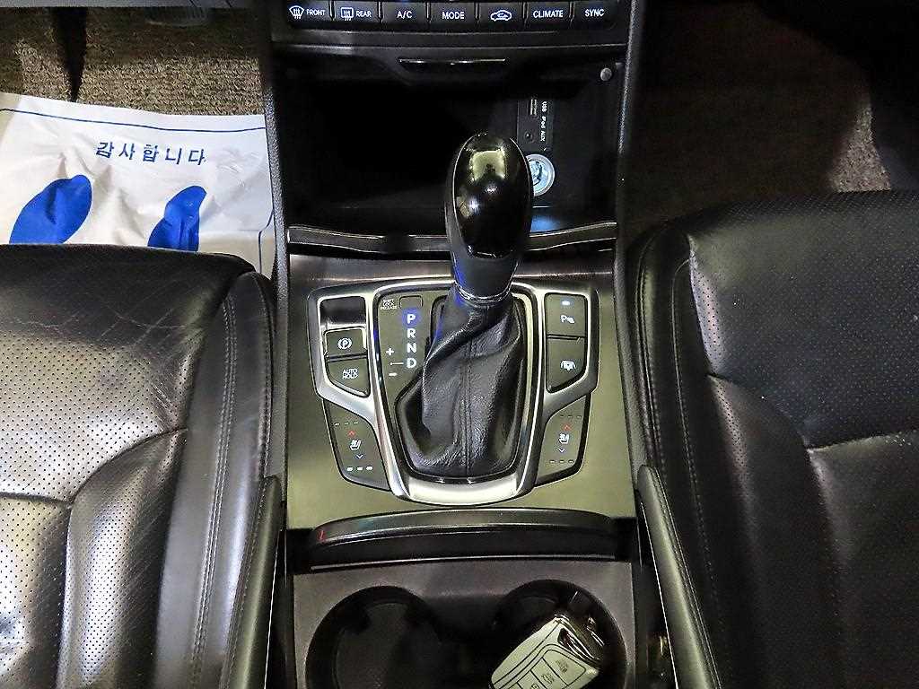 HYUNDAI Grandeur - Vista 12