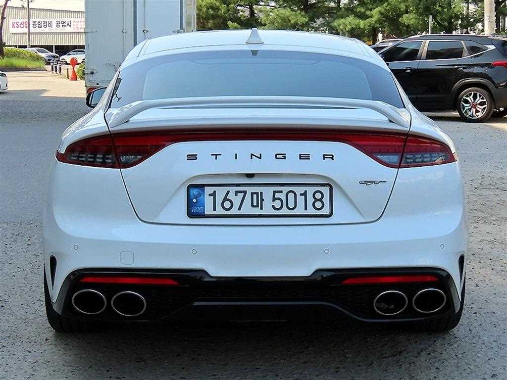 KIA Stinger - Vista 4