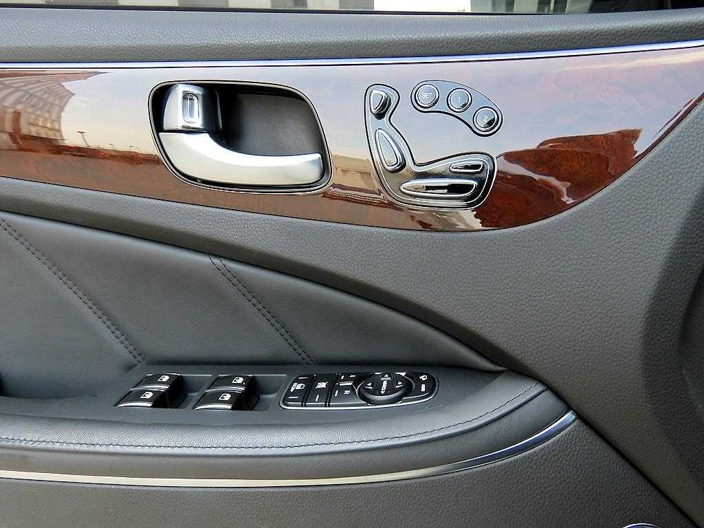 HYUNDAI Equus - Vista 11