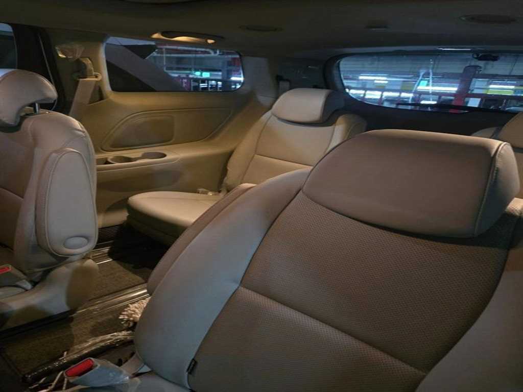 KIA Carnival - Vista 5