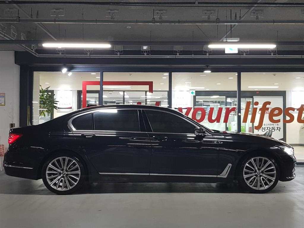 BMW 7 Series - Vista 5