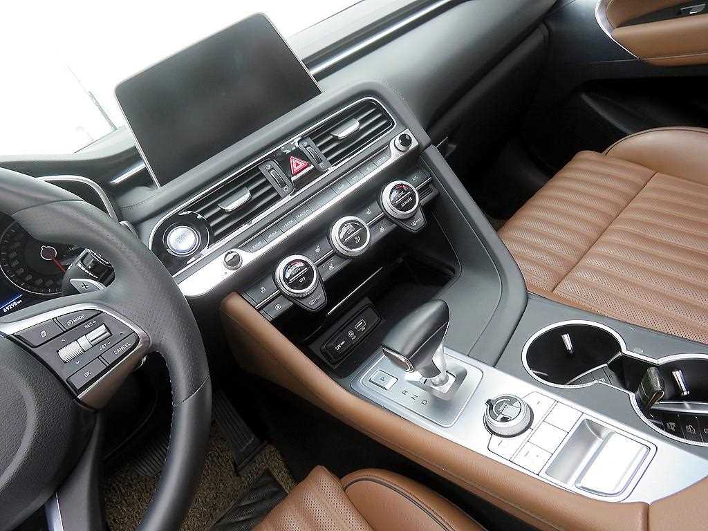 Genesis G70 - Vista 11