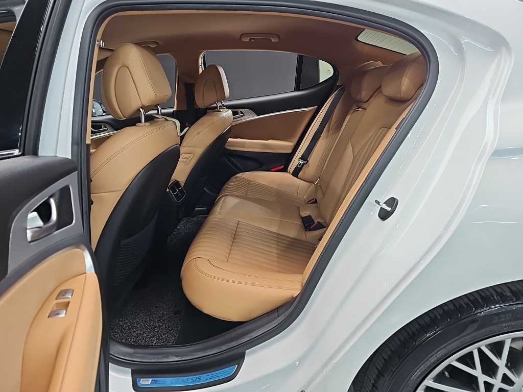 Genesis G70 - Vista 12