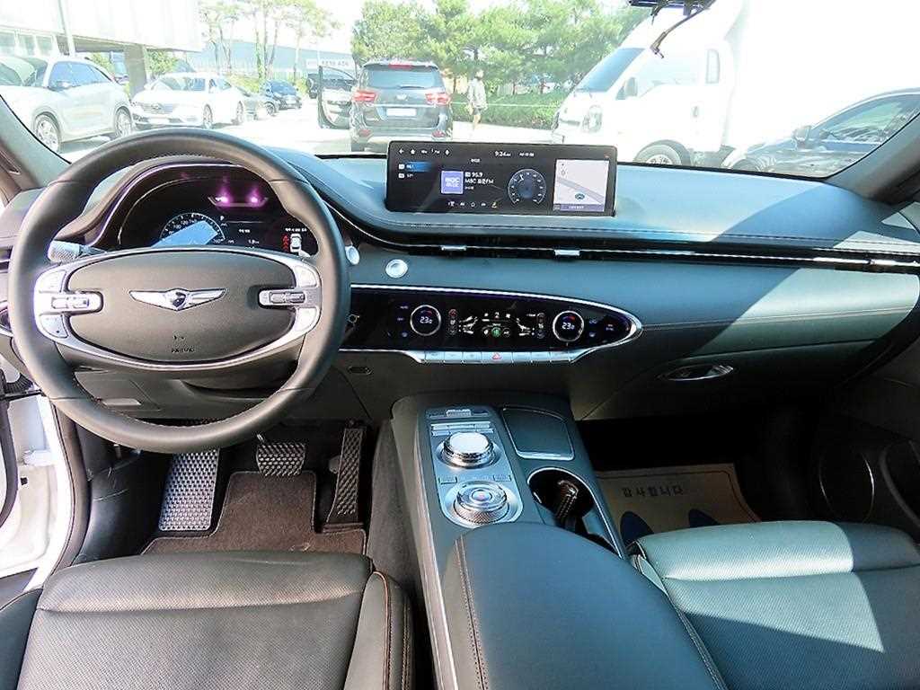 Genesis GV70 - Vista 7