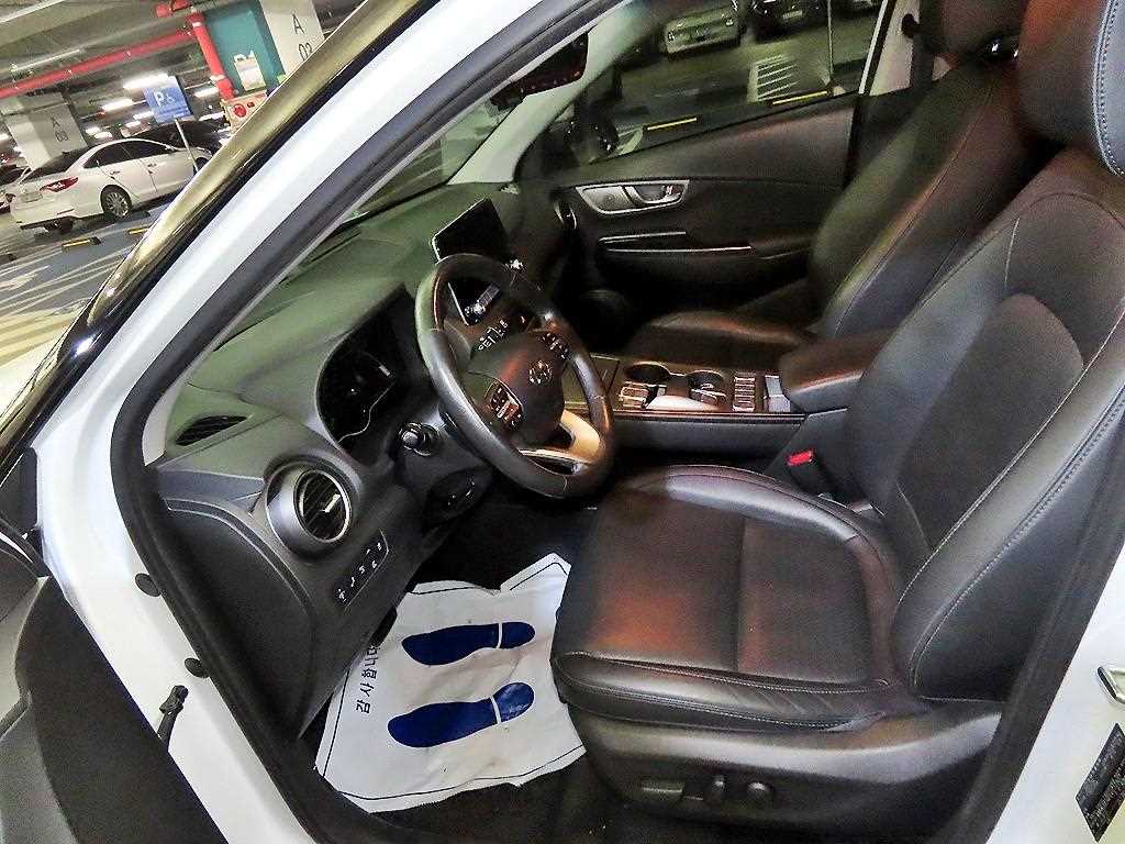 HYUNDAI Kona - Vista 6