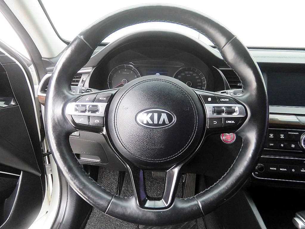 KIA K7 - Vista 10