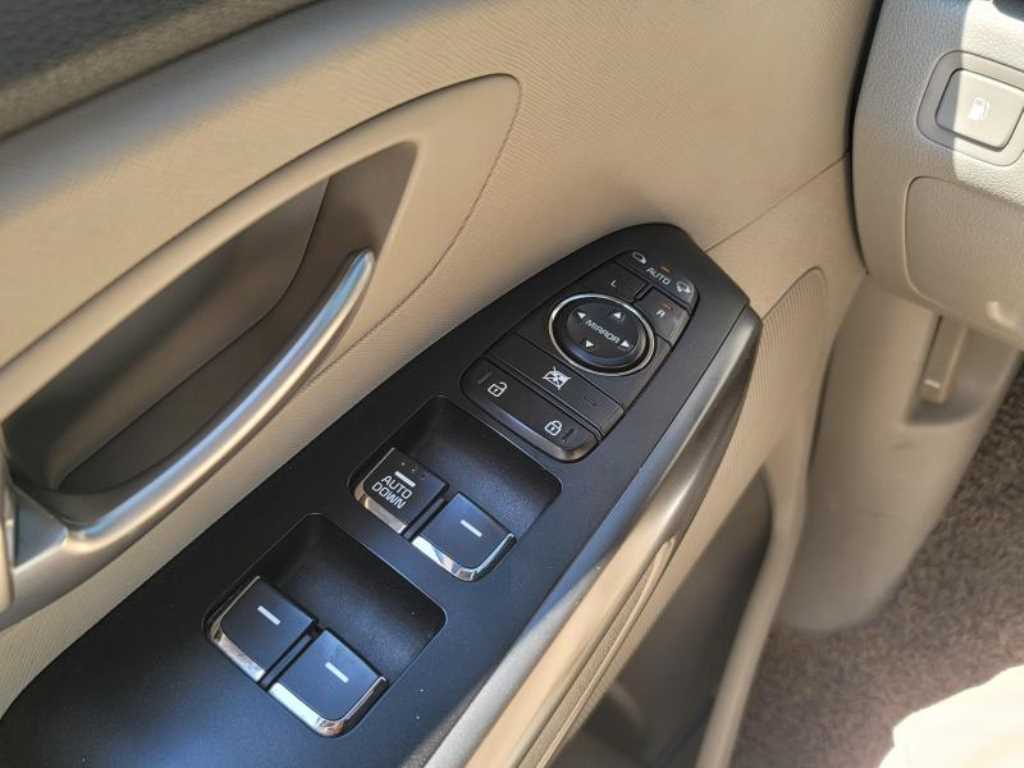 KIA Carnival - Vista 12