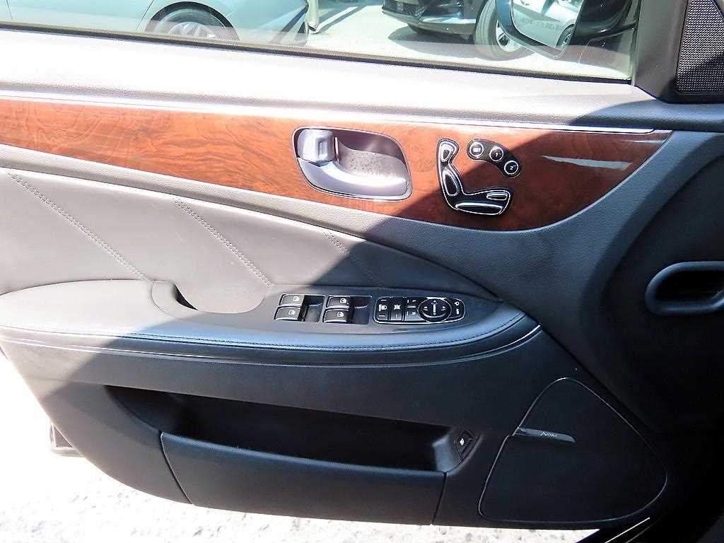 HYUNDAI Equus - Vista 12