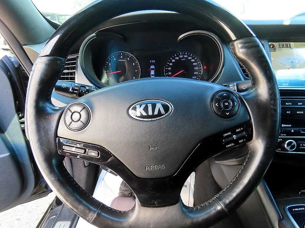 KIA K9 - Vista 8