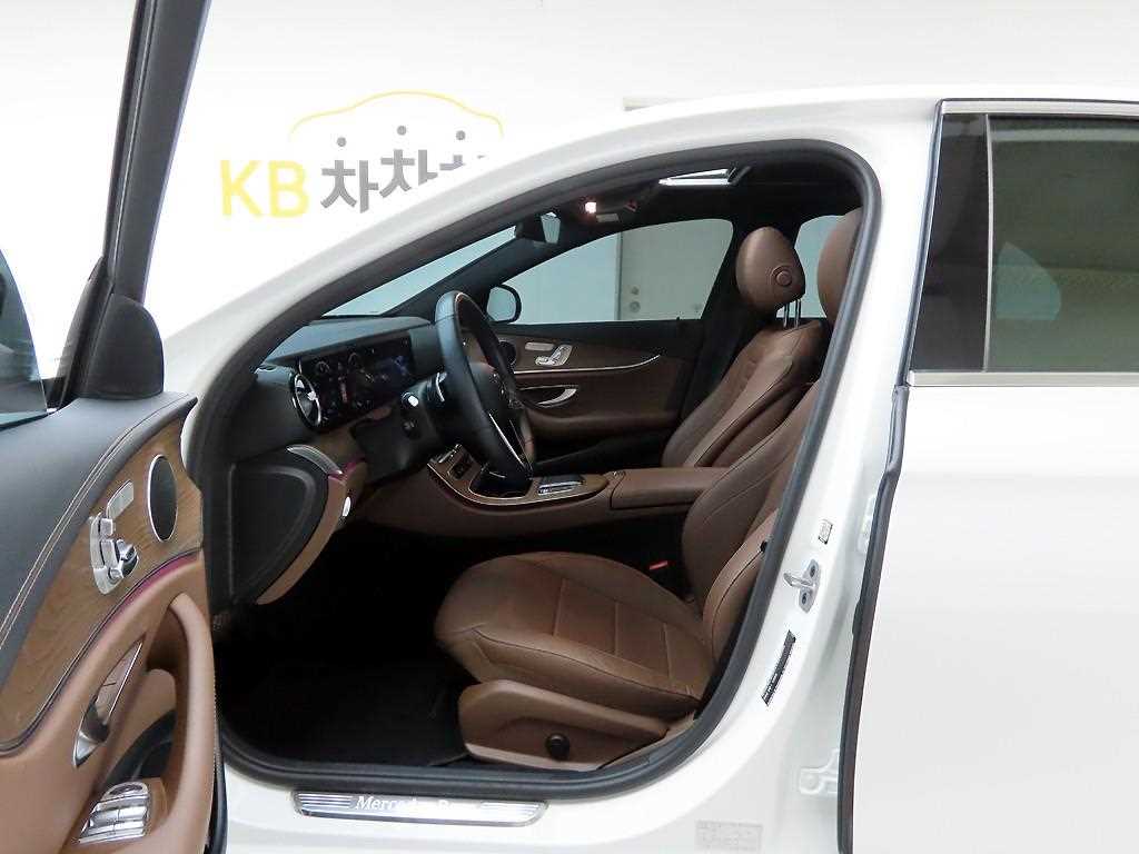 Mercedes Benz E class - Vista 12