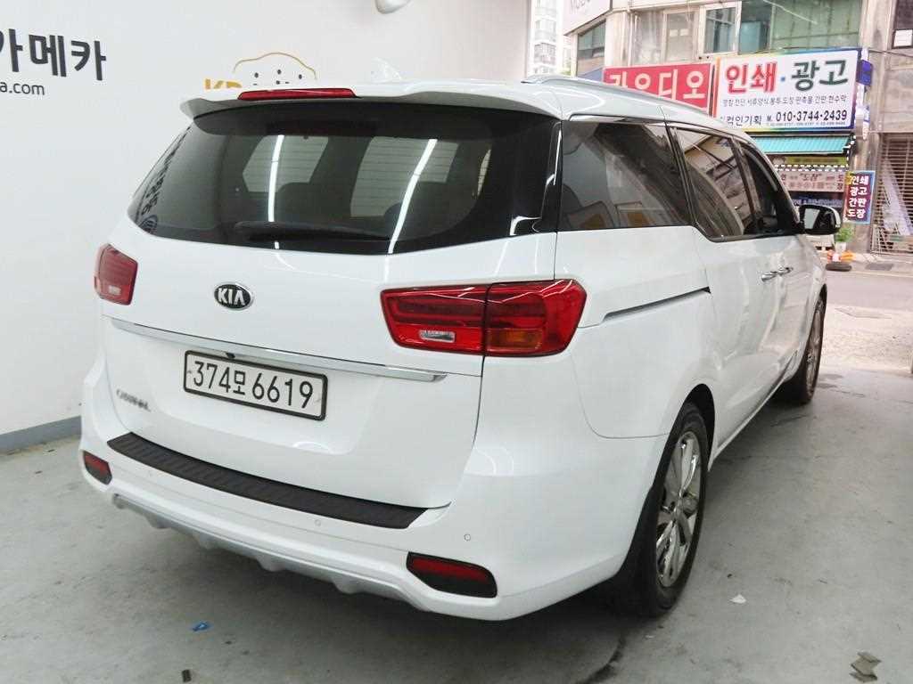 KIA Carnival - Vista 3