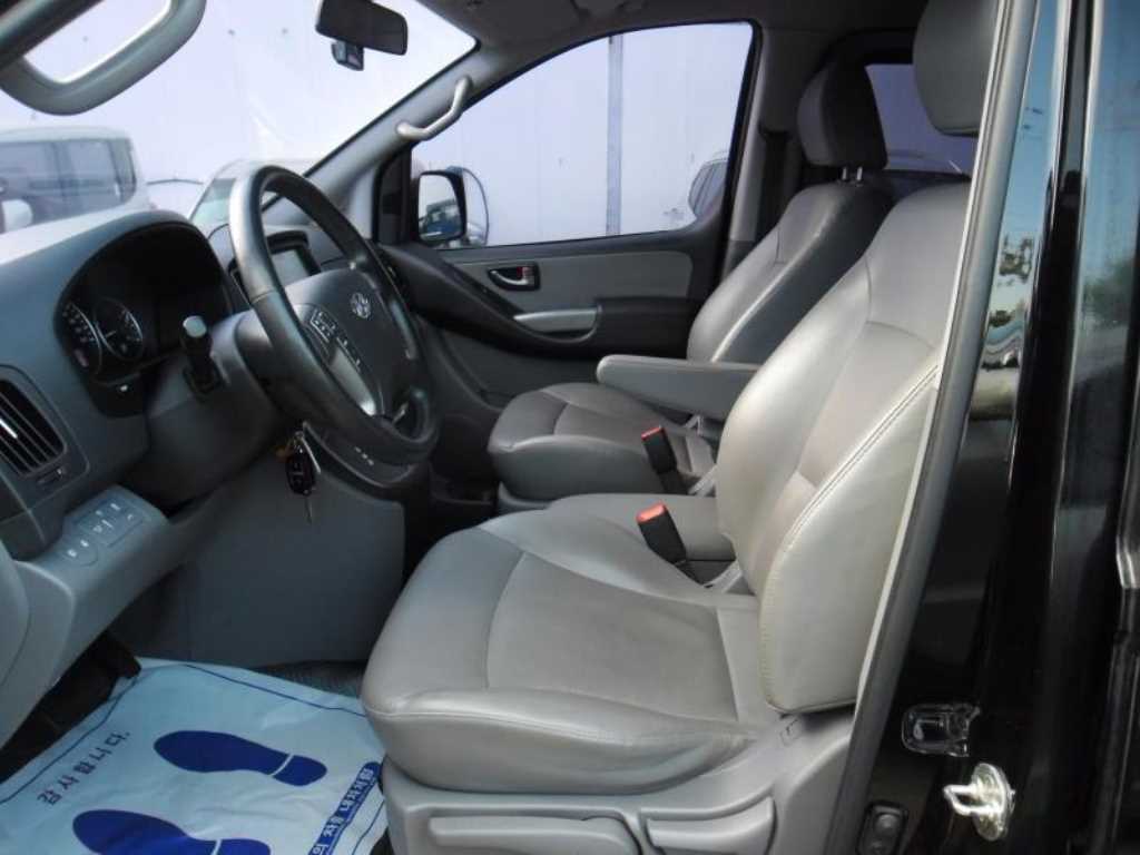 HYUNDAI Starex - Vista 9