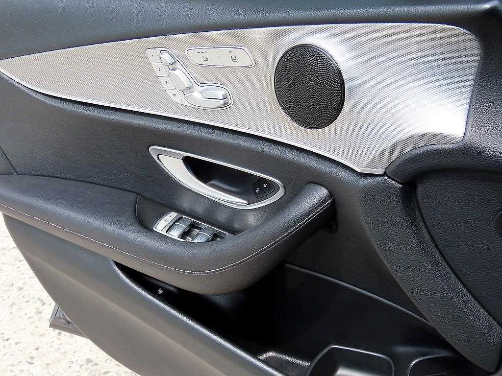 Mercedes Benz E class - Vista 11