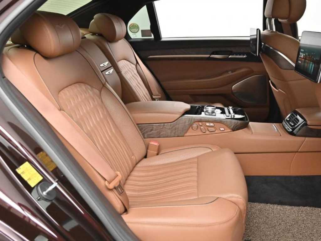 Genesis G90 - Vista 12