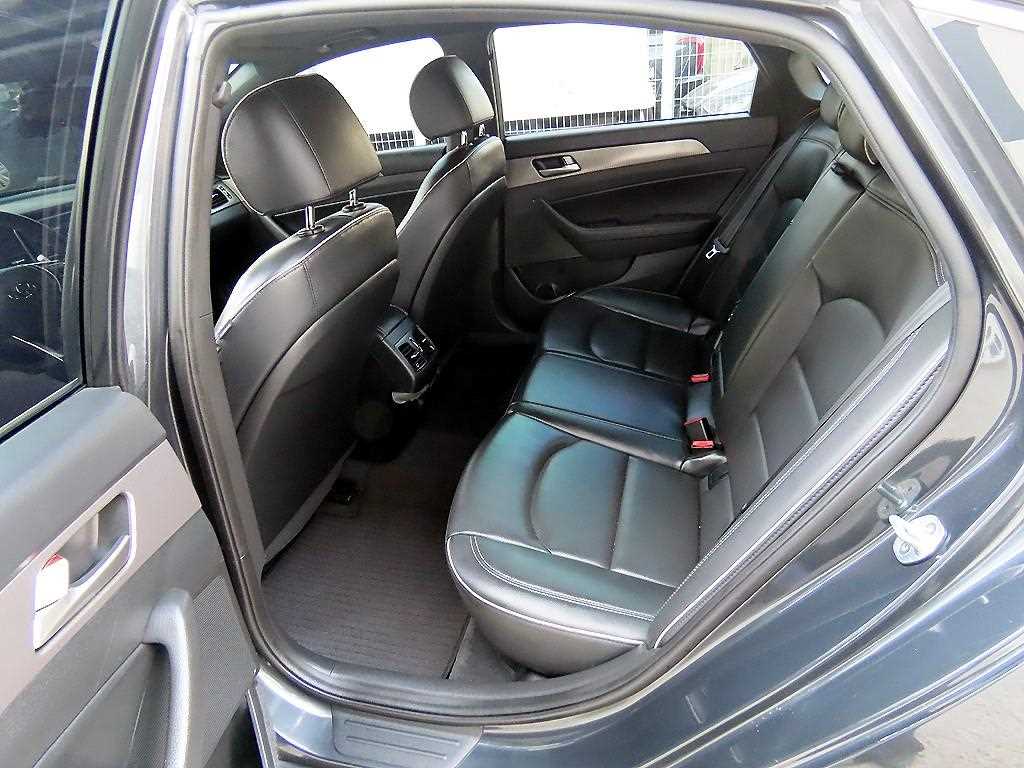 HYUNDAI Sonata - Vista 6
