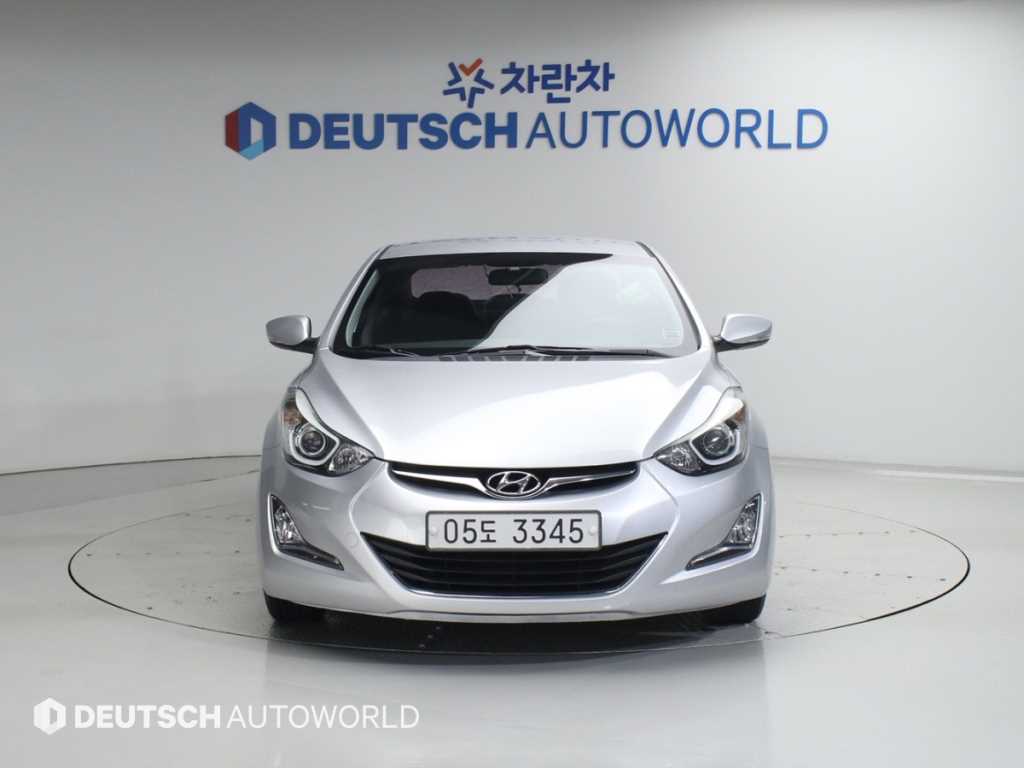 HYUNDAI Avante - Vista 3