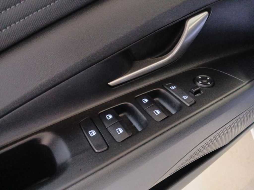 HYUNDAI Avante - Vista 10